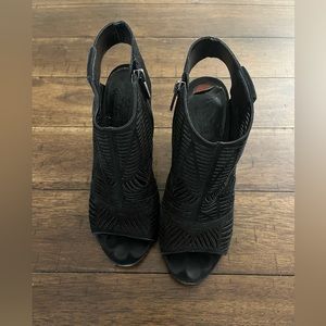 Vince Camuto laser cut suede heel 7.5